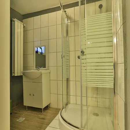 Bucharest Lodge Хостел Бухарест