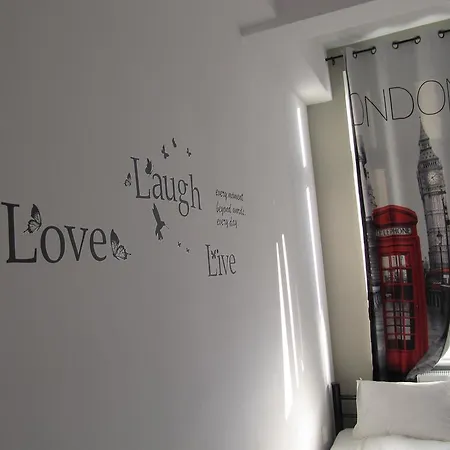 Bucharest Lodge Хостел Бухарест